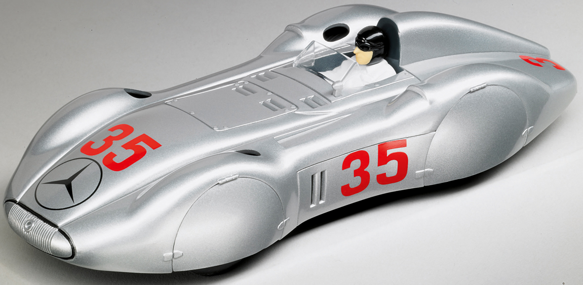 Carrera 23751 D124 Mercedes-Benz W125 Stromlinie AVUS 1937 Carrera 23751 D124 Mercedes-Benz W125 Stromlinie AVUS 1937