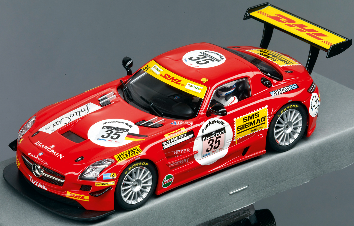 Carrera 30611 D132 Mercedes-Benz SLS AMG GT3 Team Black Falcon Carrera 30611 D132 Mercedes-Benz SLS AMG GT3 Team Black Falcon